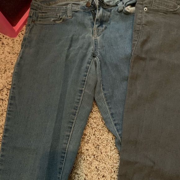 Two pairs of Jeans - Picture 2 of 6